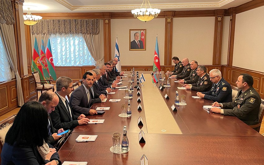Azerbaijani and Israeli defense ministers discuss military cooperation 