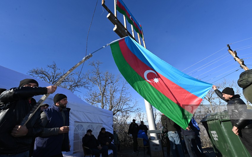 Protester: Wealth being looted in Azerbaijani lands where Russian peacekeepers are temporarily stationed