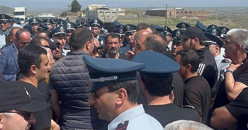 Протестующие в Армении перекрыли межгосударственную трассу в Грузию