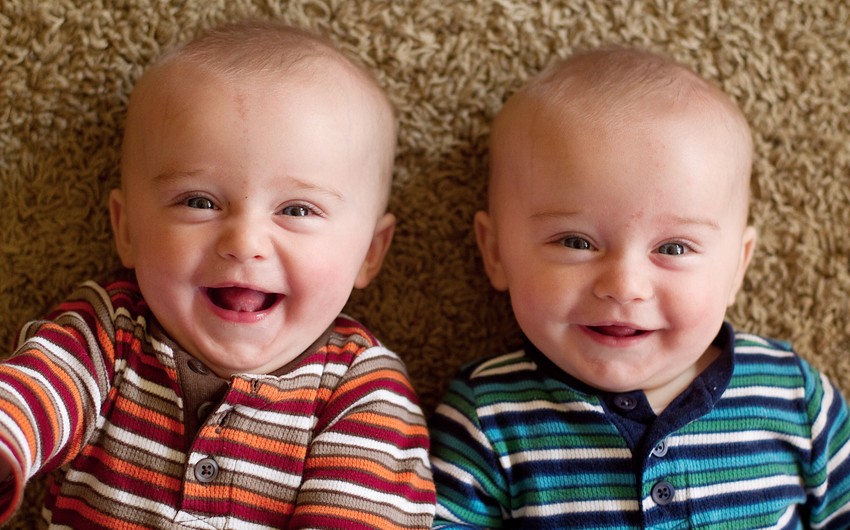 В этом году в Азербайджане родились 2842 близнеца, 96 тройняшек и 4 четверняшки