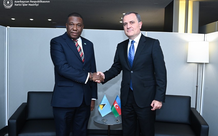 Azerbaijani FM informs Saint Lucia colleague about COP29 presidency