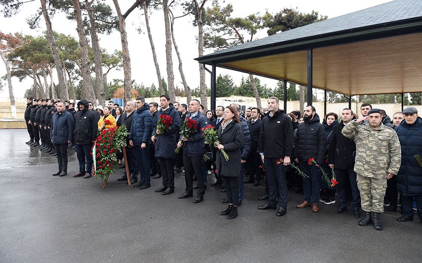 Офицерский состав Минобороны посетил вторую Аллею Шехидов в связи с Днем Победы