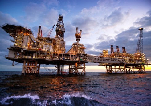 BP в первом полугодии снизила добычу нефти с блока АЧГ