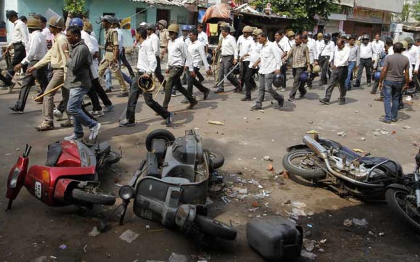 ​Девять человек погибло в ходе волнений в индийском штате Гуджарат