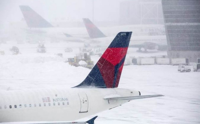 В аэропортах США из-за снегопада отменено более 1,2 тысячи рейсов