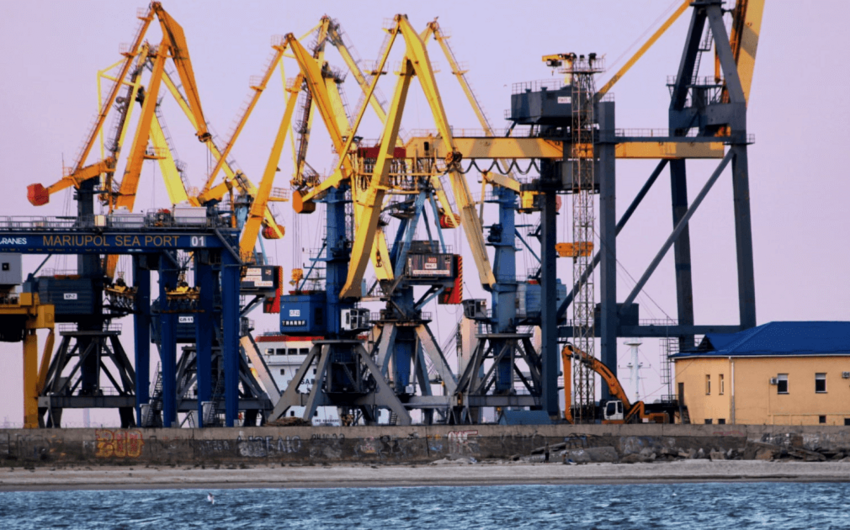 В Мариупольском морском порту заблокированы почти 70 судов 