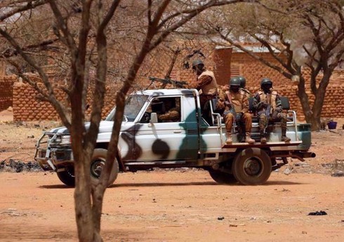 Число жертв нападения на пост жандармерии в Буркина-Фасо выросло до 53