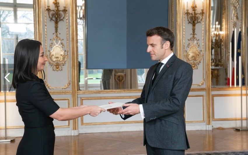 Azerbaijani Ambassador presents her credentials to President of France 