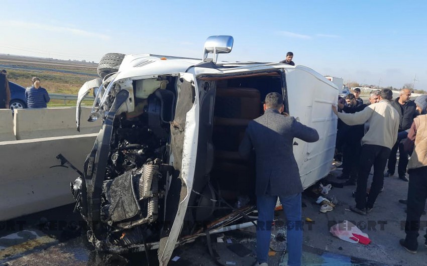 Kürdəmirdə mikroavtobus aşıb, 10 nəfər yaralanıb - SİYAHI - YENİLƏNİB 