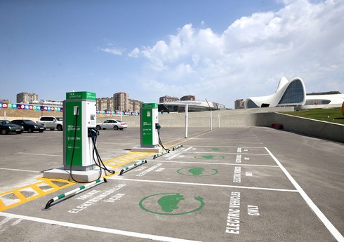 В Азербайджане разработают программу для онлайн-платежей на электрозаправочных станциях
