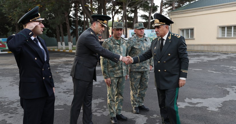 Xanlar Vəliyev hərbi qulluqçularla görüşüb