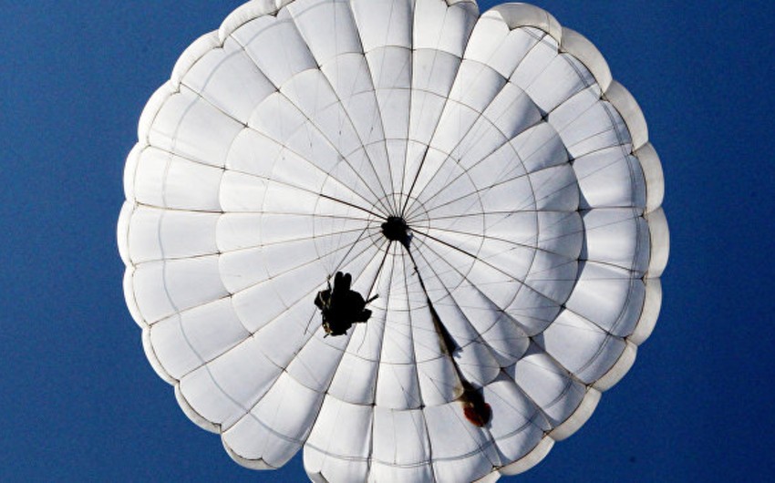Canada: woman survives plunging 1,5 kilometers after parachute fails to open