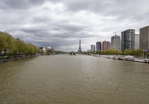 Париж-2024: В Сене из-за грязной воды отменены тренировки по триатлону 