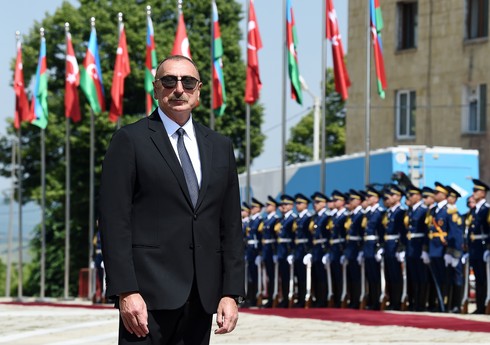 Сегодня исполняется 60 лет Верховному главнокомандующему Ильхаму Алиеву