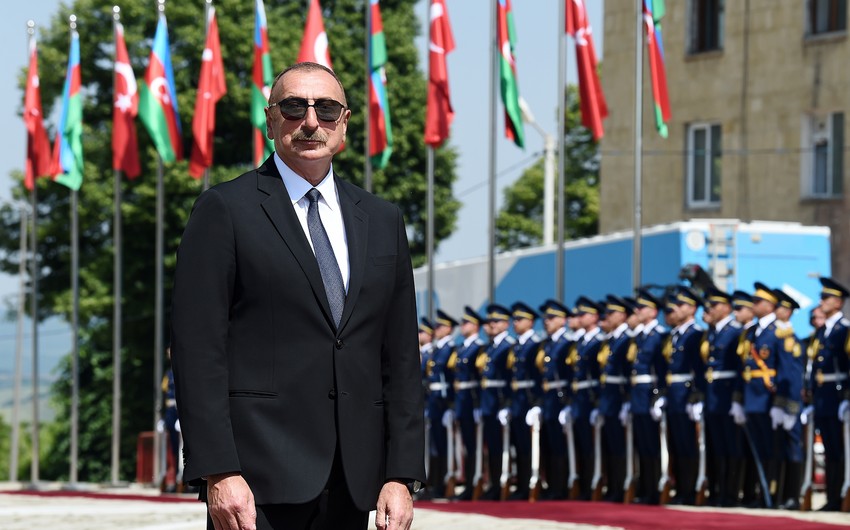 Сегодня исполняется 60 лет Верховному главнокомандующему Ильхаму Алиеву