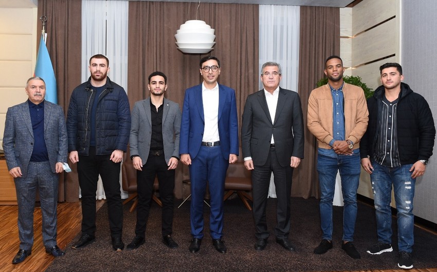 Fərid Qayıbov dünya çempionatında medal qazanmış boksçularla görüşüb