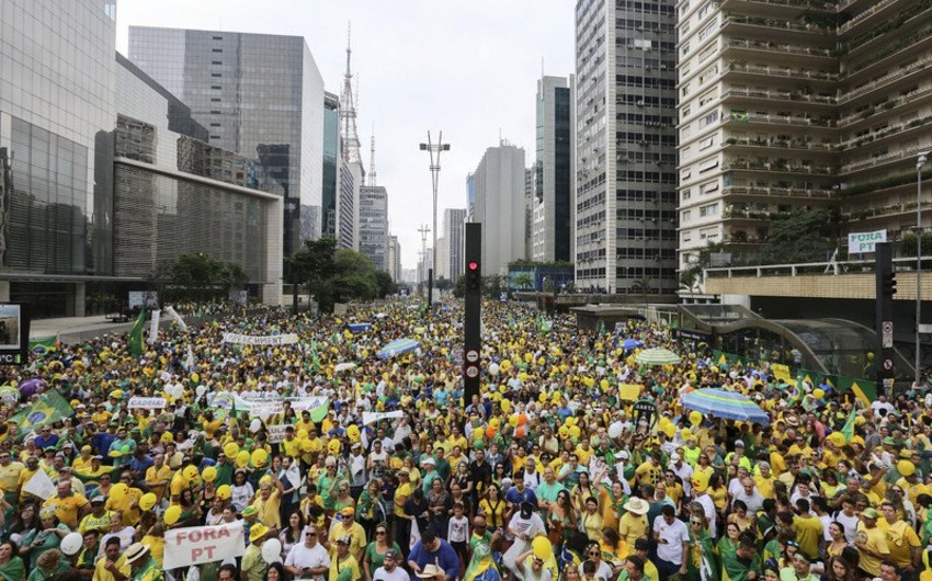 Braziliyada prezidentin istefası tələbi ilə kütləvi nümayişlər keçirilir