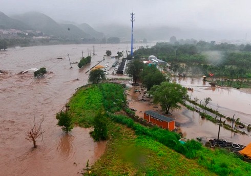 В Китае из-за последствий супертайфуна "Гаеми" погибли по меньшей мере 12 человек