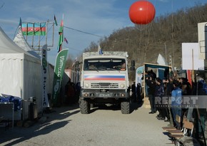 5 more security vehicles of Russian peacekeepers pass freely along Khankandi-Lachin road