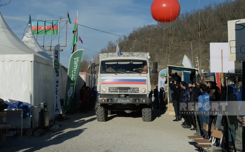 5 more security vehicles of Russian peacekeepers pass freely along Khankandi-Lachin road