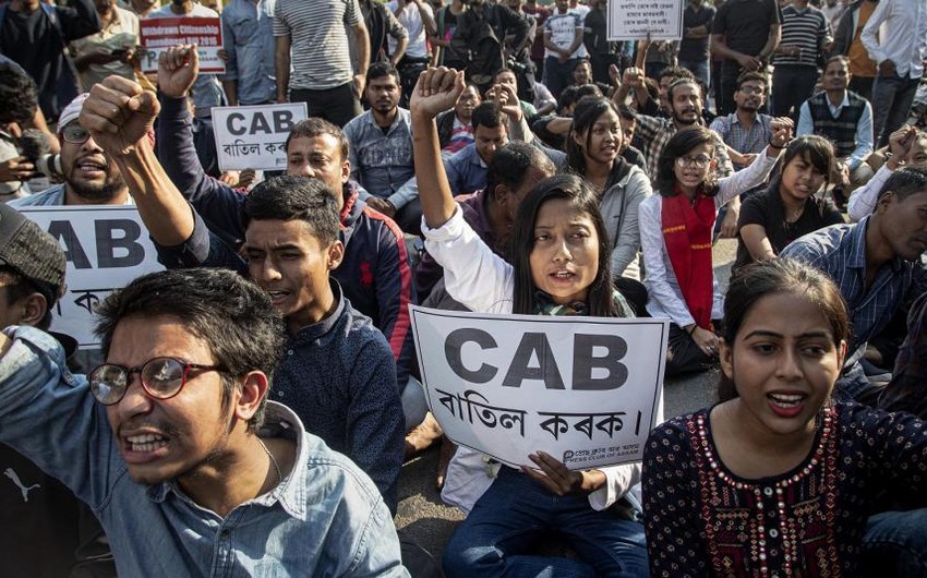 В Индии во время массовых протестов погибли три человека