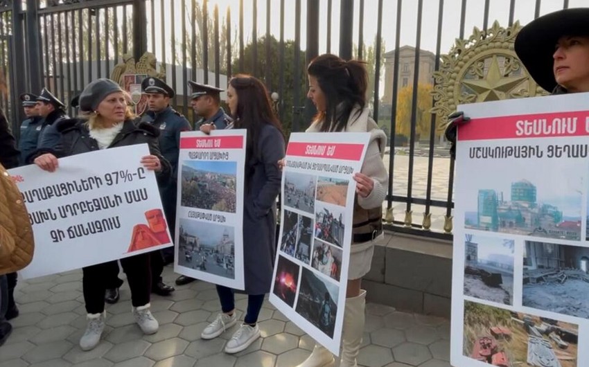 Protest action taking place in front of Armenian parliament 