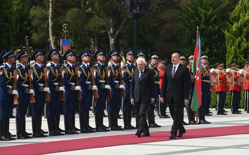 В Баку состоялась церемония официальной встречи президента Италии
