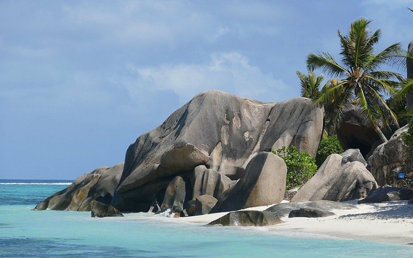 Seychelles welcomes vaccinated tourists