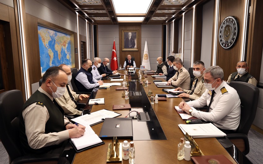Hulusi Akar discusses situation in Ukraine with army commanders