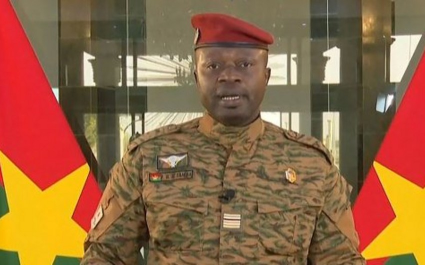 Burkina Fasoda xunta lideri özünü prezident elan edib