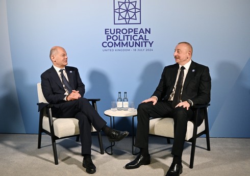 Ильхам Алиев встретился с канцлером Германии в Оксфорде