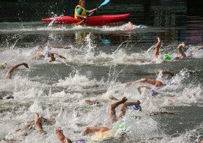 Three German open water swimmers sick after competing in River Seine