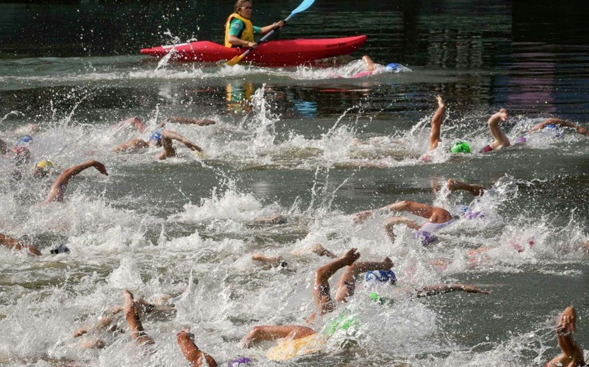 Three German open water swimmers sick after competing in River Seine