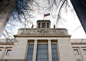 Неизвестные забросали баллонами и бутылками с краской здание посольства РФ в ФРГ