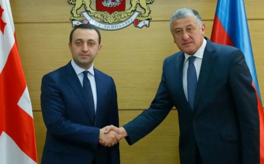 Georgian Defense Minister meets with Azerbaijani ambassador