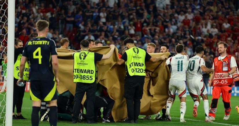 Нападающего сборной Венгрии госпитализировали после столкновения с вратарем шотландцев