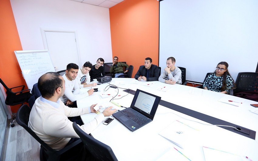 “Baku Business Factory” iş dünyasına ilk addımlarını atanlar üçün seminarlara başlayıb
