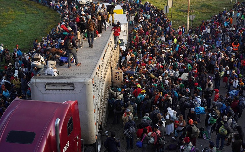 Более 400 нелегальных мигрантов сумели попасть в США из Мексики