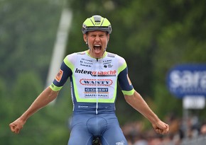 Нидерландец выиграл третий этап велогонки Джиро д'Италия