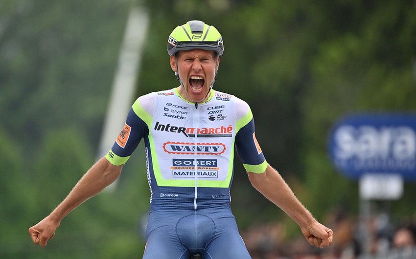 Нидерландец выиграл третий этап велогонки Джиро д'Италия