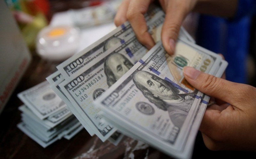 Доллар вновь подорожал на валютном аукционе в Азербайджане