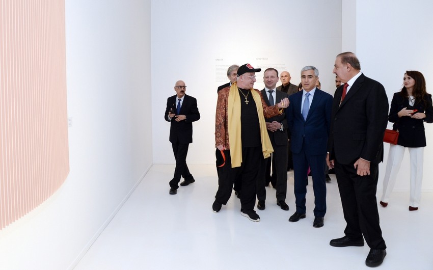 В Центре Гейдара Алиева открылась выставка бахрейнского художника Первая искра