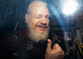 Trump offers to pardon Assange if he provides source for Democrat emails