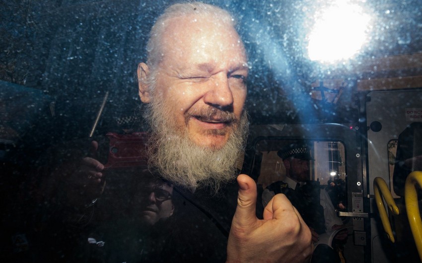 Trump offers to pardon Assange if he provides source for Democrat emails