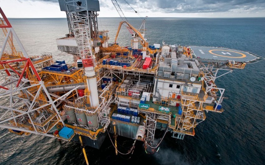 bp does not plan to stop work on offshore platforms this year