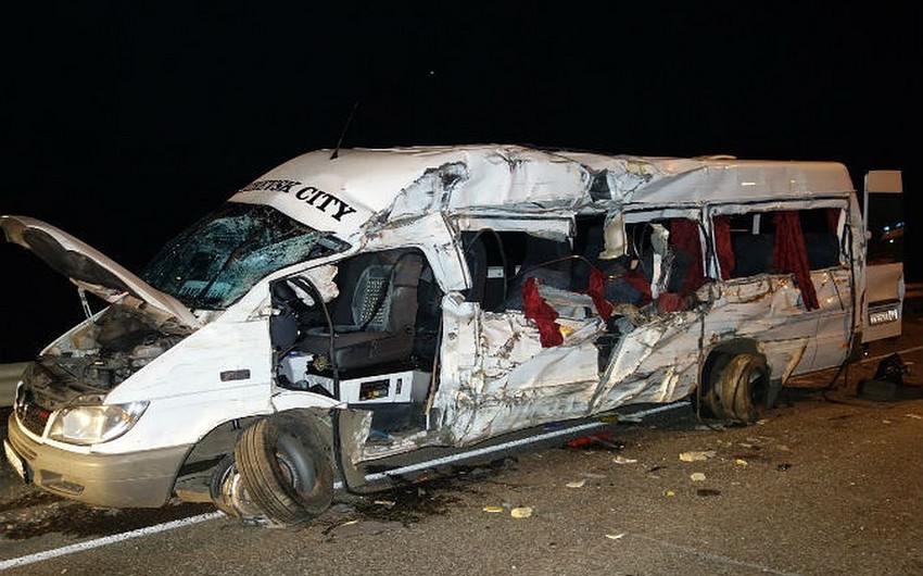 В Румынии десять человек погибли при столкновении микроавтобуса и фуры