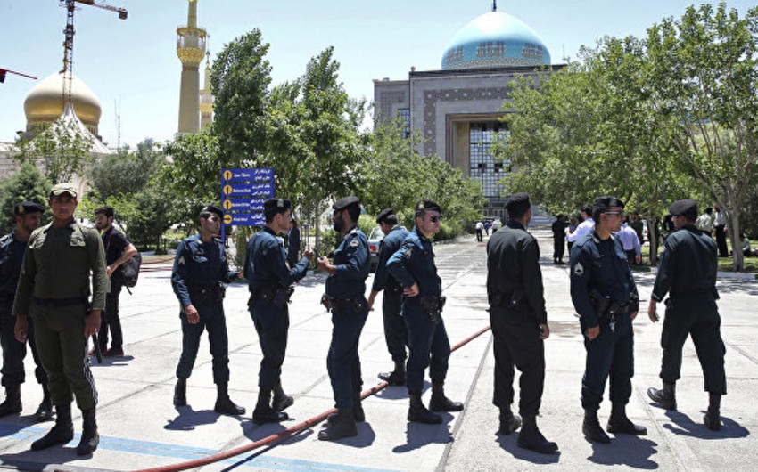 В Иране неизвестный напал на прохожих с ножом, один человек погиб