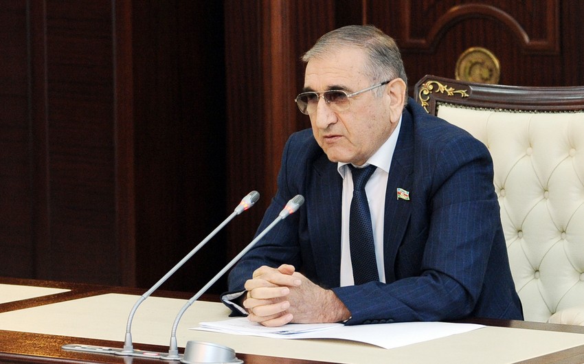 Deputat: Bəzi bələdiyyə üzvləri vəzifələrini yaxşı bilmədiklərindən qanunları pozurlar