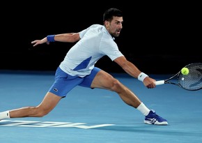 Novak Djokovic suffers shock Australian Open semi-final exit