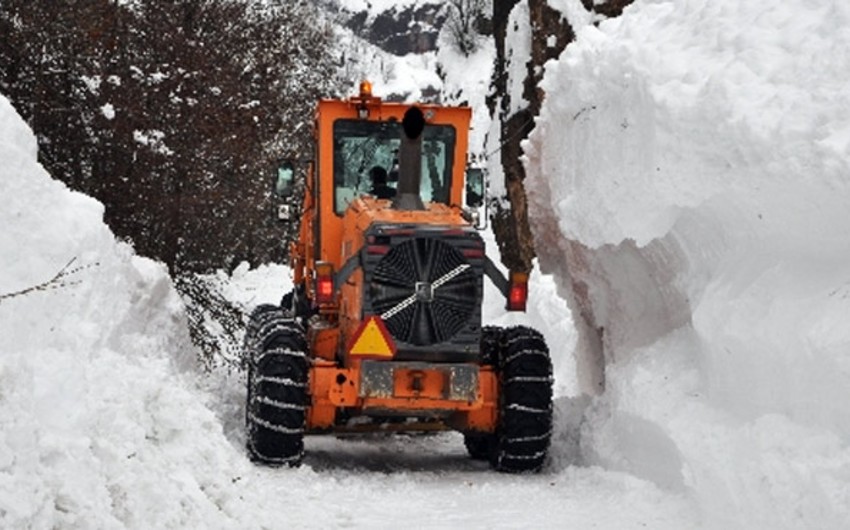 В Турции из-за сильного снегопада прервано сообщение с 67 селами